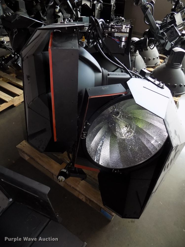 image for item H1481 (16) 2013 Musco Show Light green indoor lighting