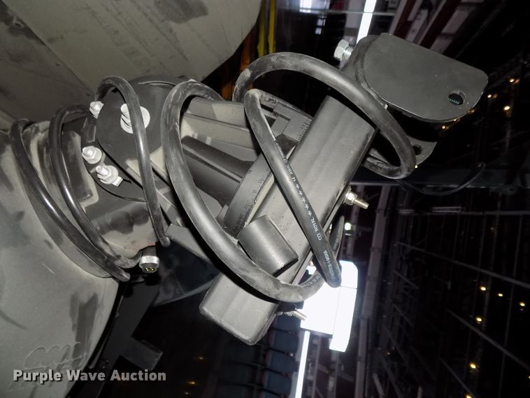 image for item H1481 (16) 2013 Musco Show Light green indoor lighting