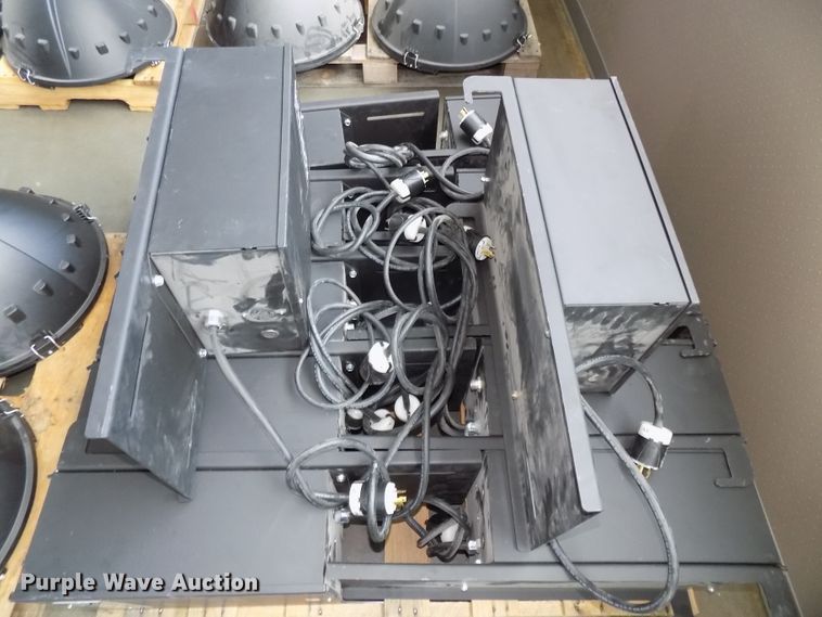 image for item H1481 (16) 2013 Musco Show Light green indoor lighting