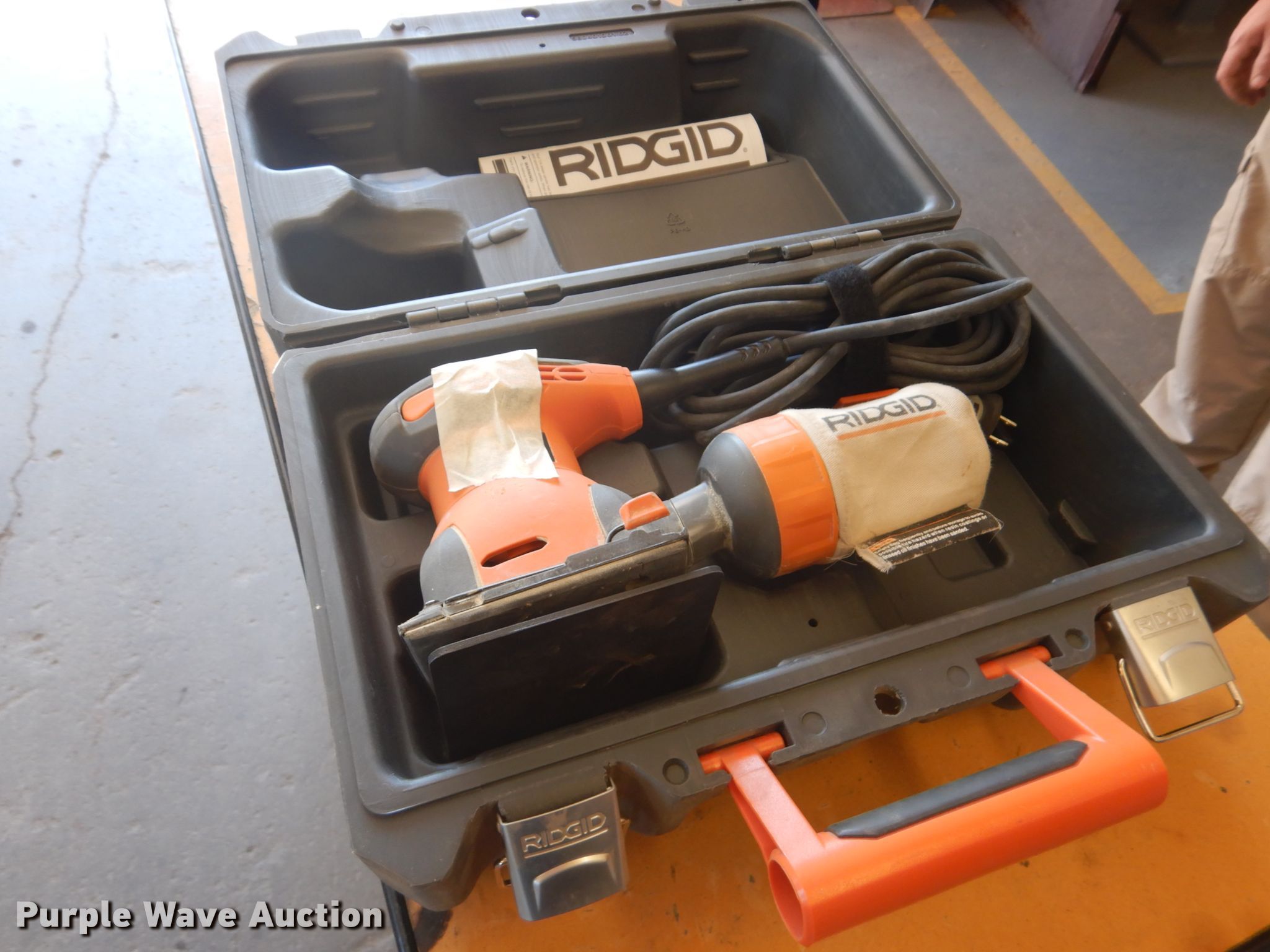 Ridgid R2500 palm sander in Norton, KS 
