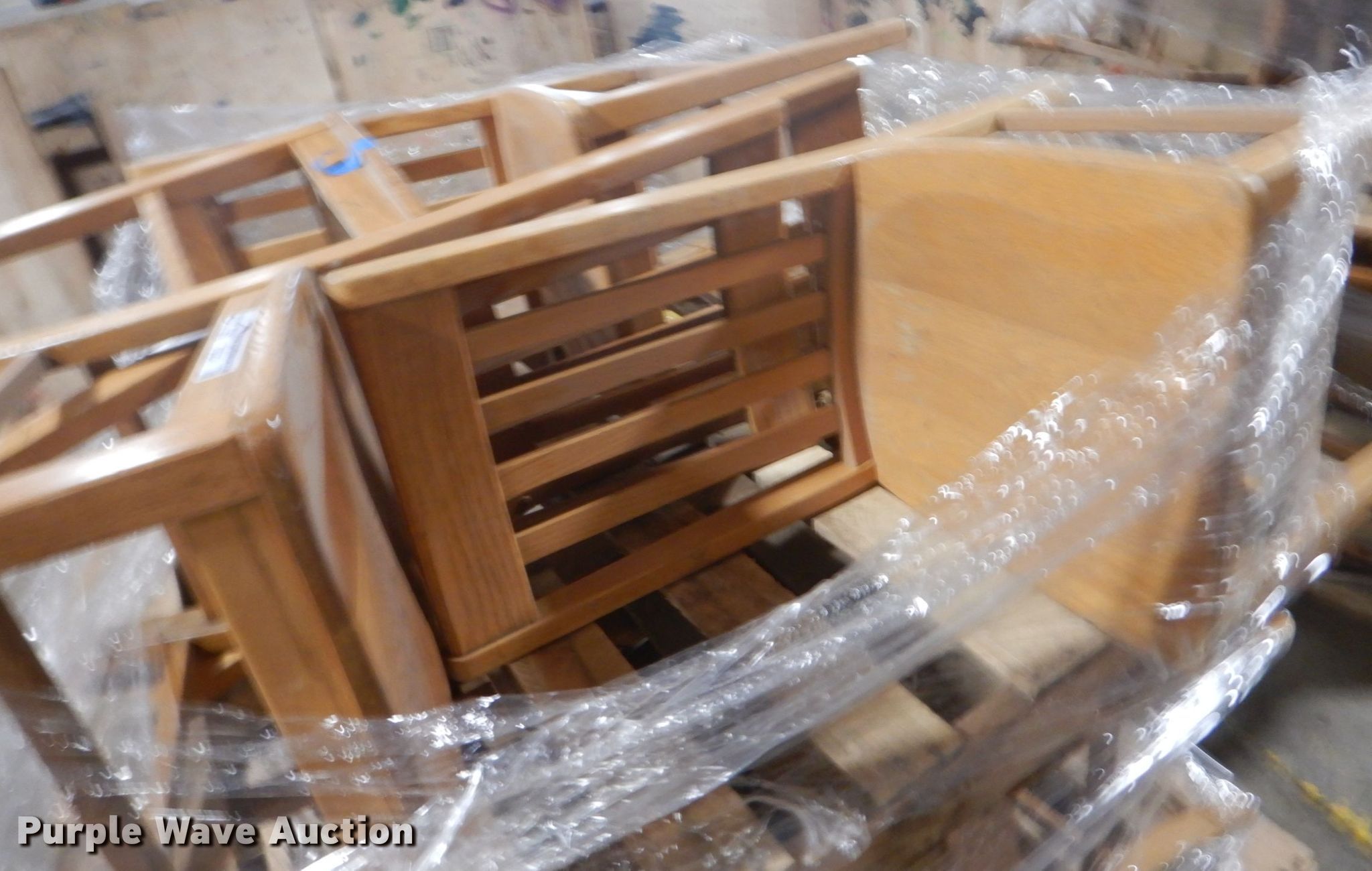 (8) chairs in Des Moines, IA Item FX9217 sold Purple Wave