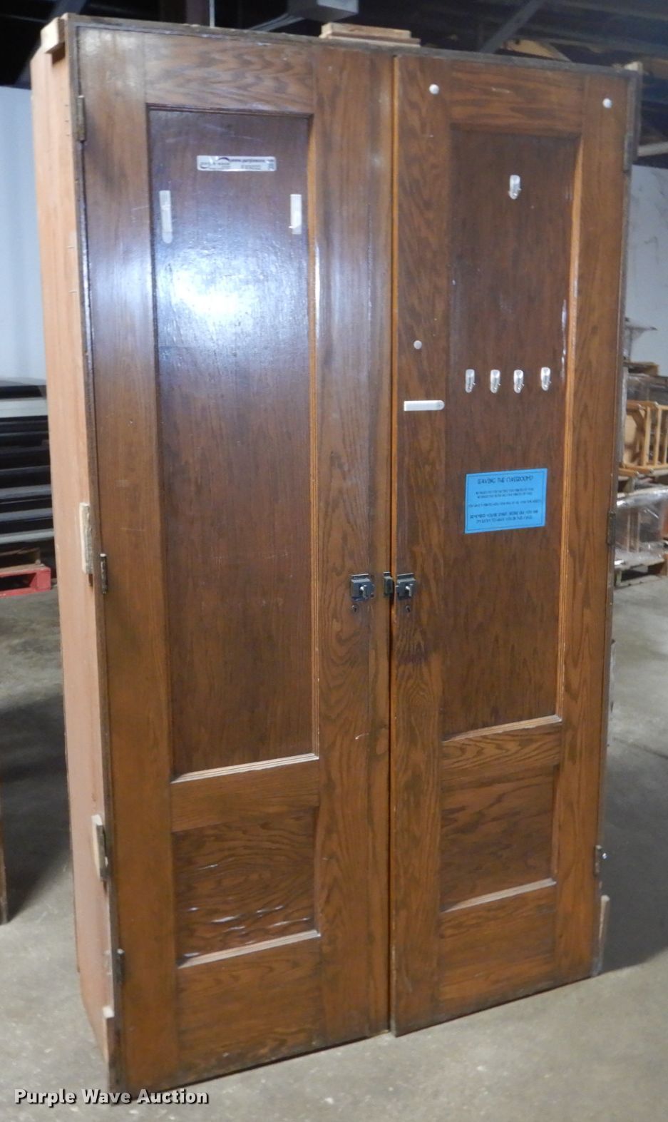 Wood in Des Moines, IA Item FX9222 sold Purple Wave