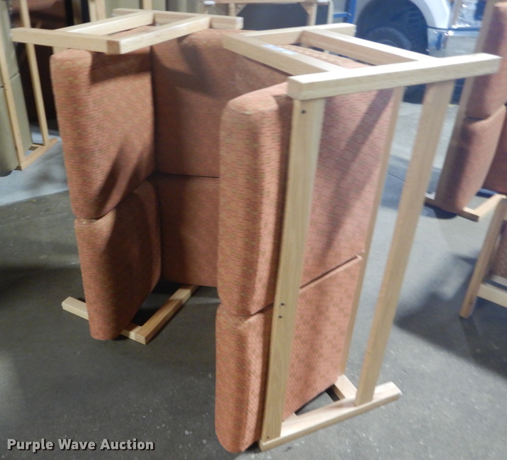 (2) couches in Des Moines, IA Item FX9228 sold Purple Wave