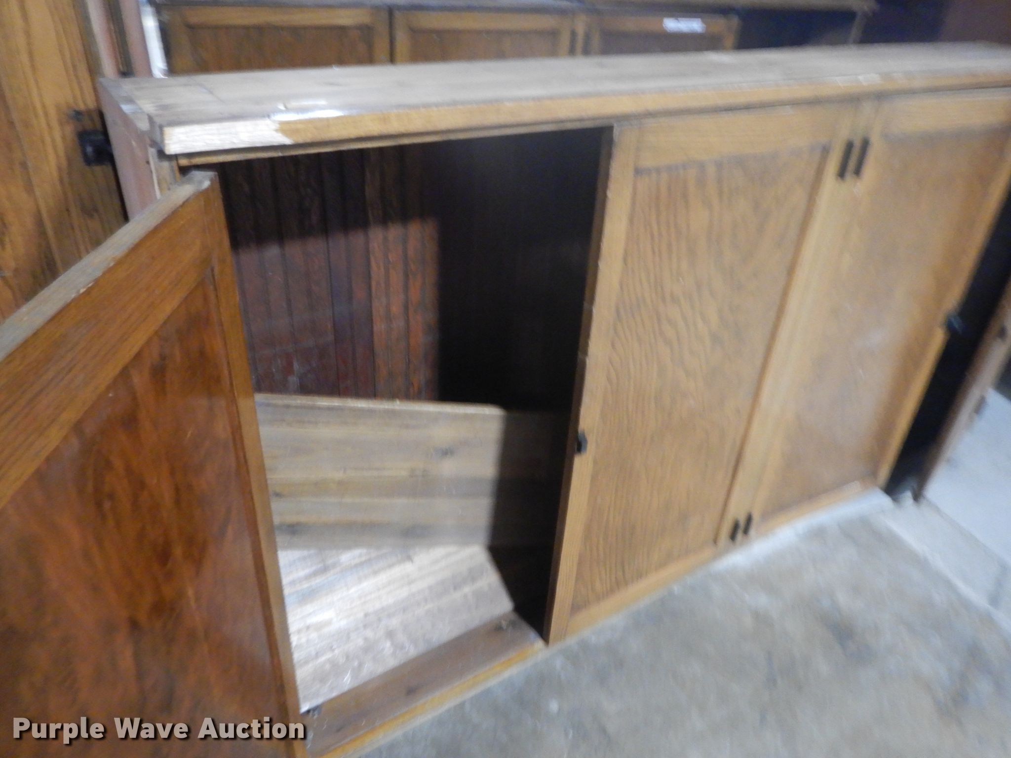 Wood in Des Moines, IA Item FX9237 sold Purple Wave