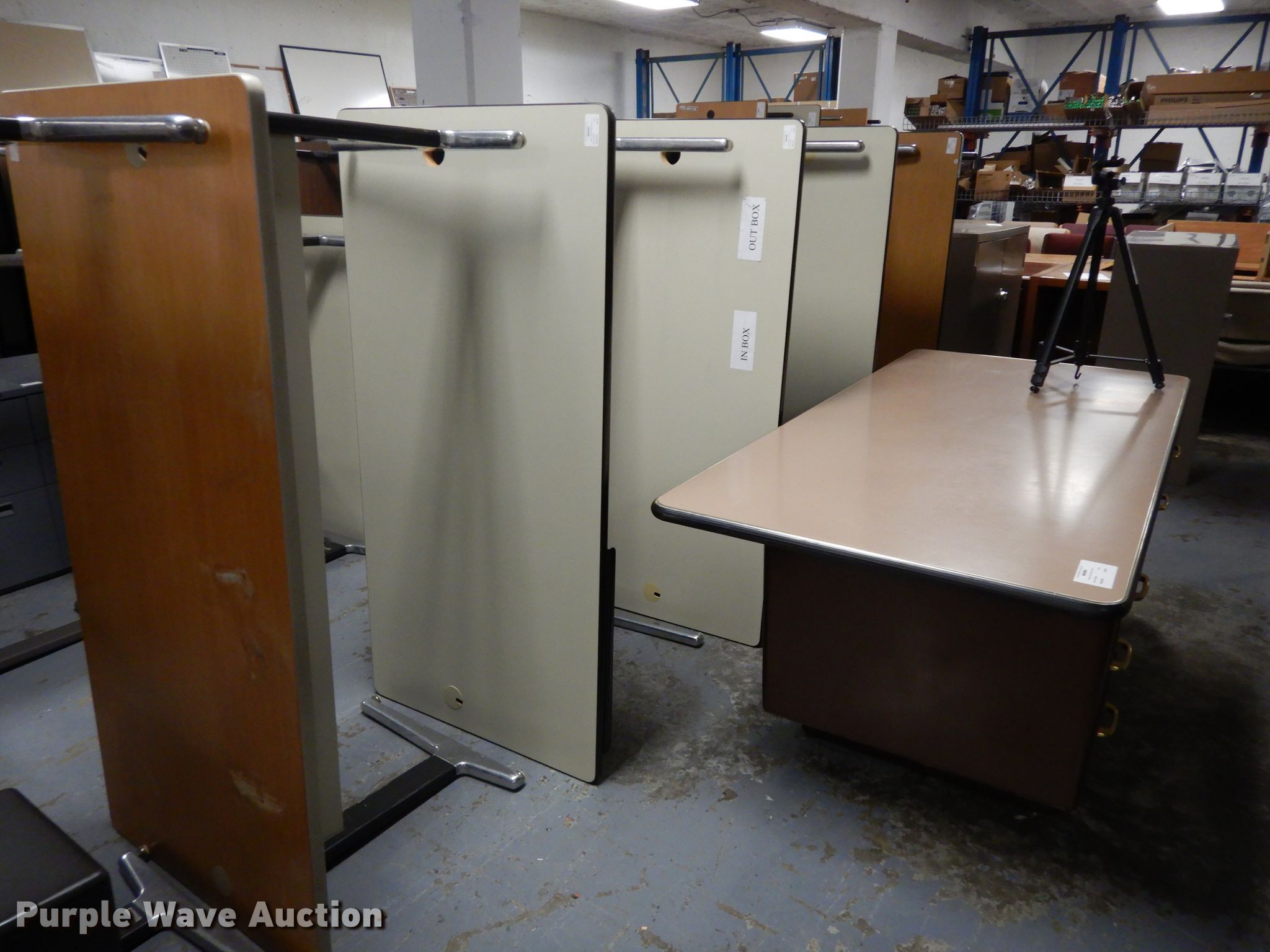 Furniture in Topeka, KS Item GH9893 sold Purple Wave