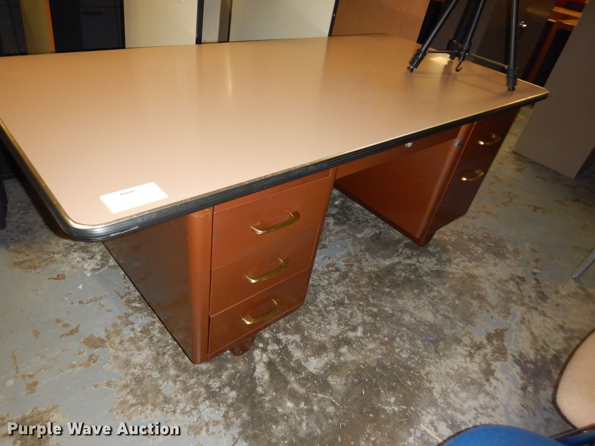 Furniture in Topeka, KS Item GH9893 sold Purple Wave