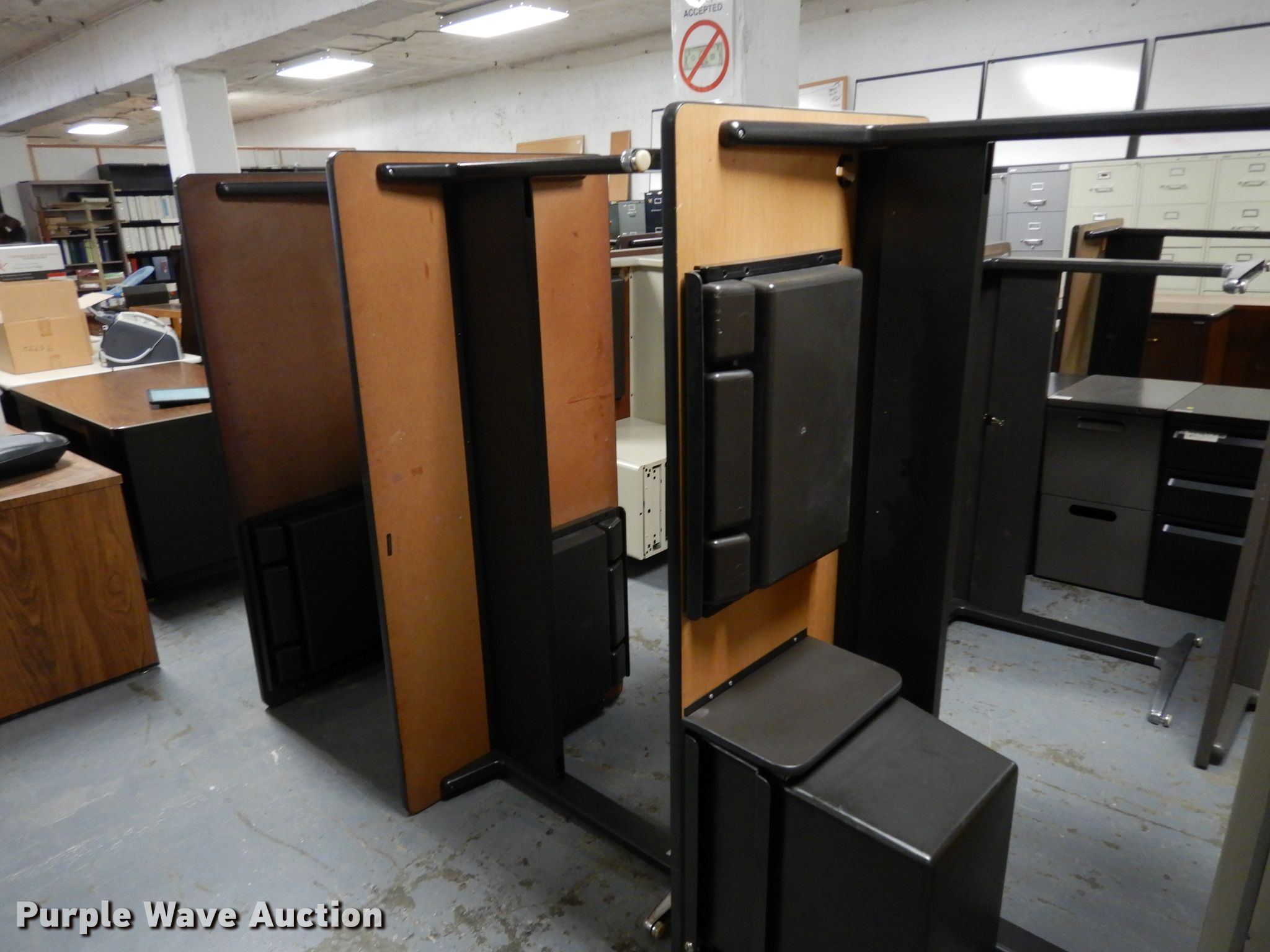 Furniture in Topeka, KS Item GH9893 sold Purple Wave