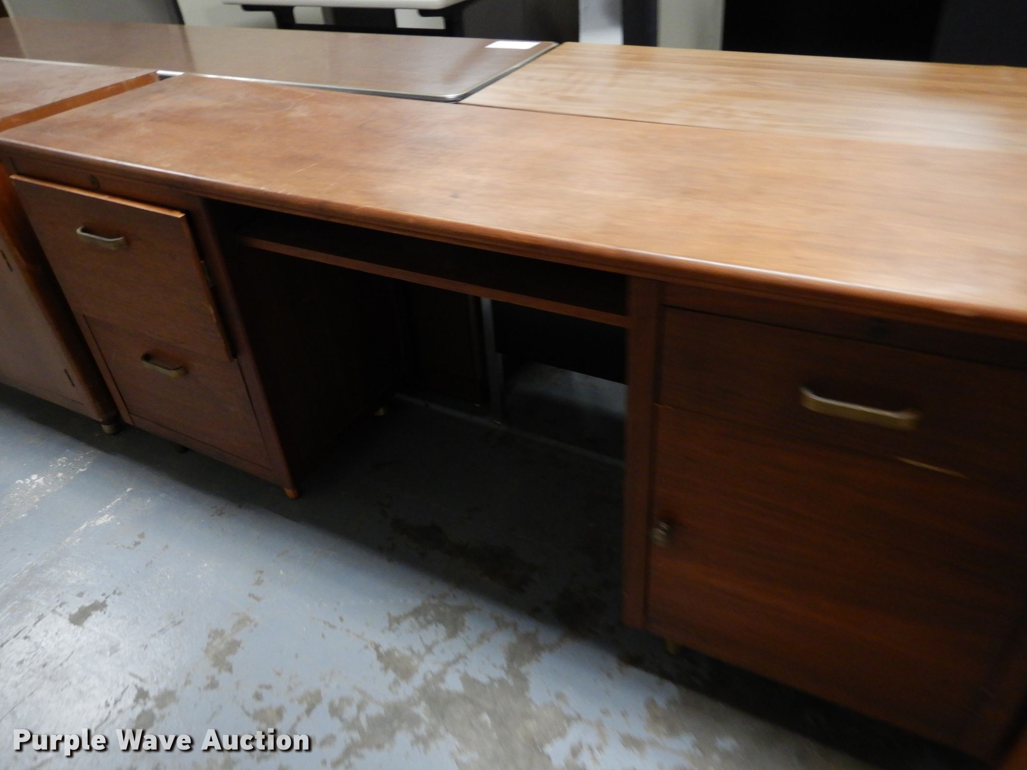 Furniture in Topeka, KS Item GH9899 sold Purple Wave