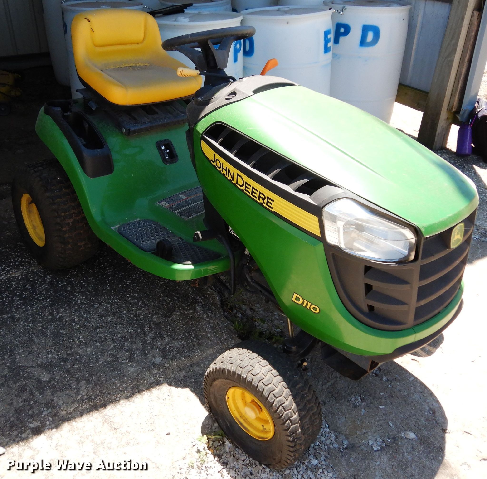 John Deere D110 lawn mower in Emporia, KS | Item GH9935 sold | Purple Wave