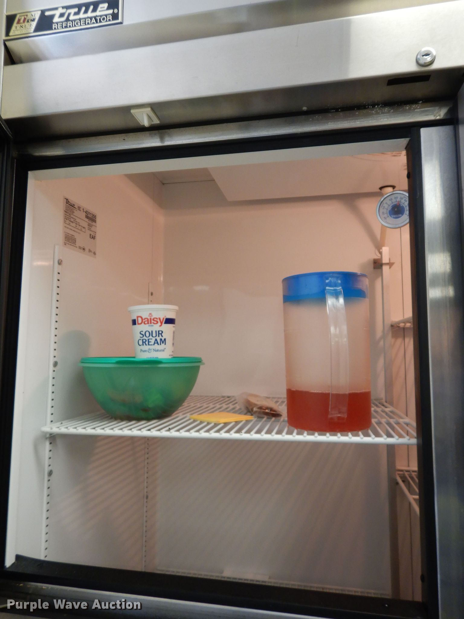 True refrigerator in Merriam, KS Item GH9960 sold Purple Wave