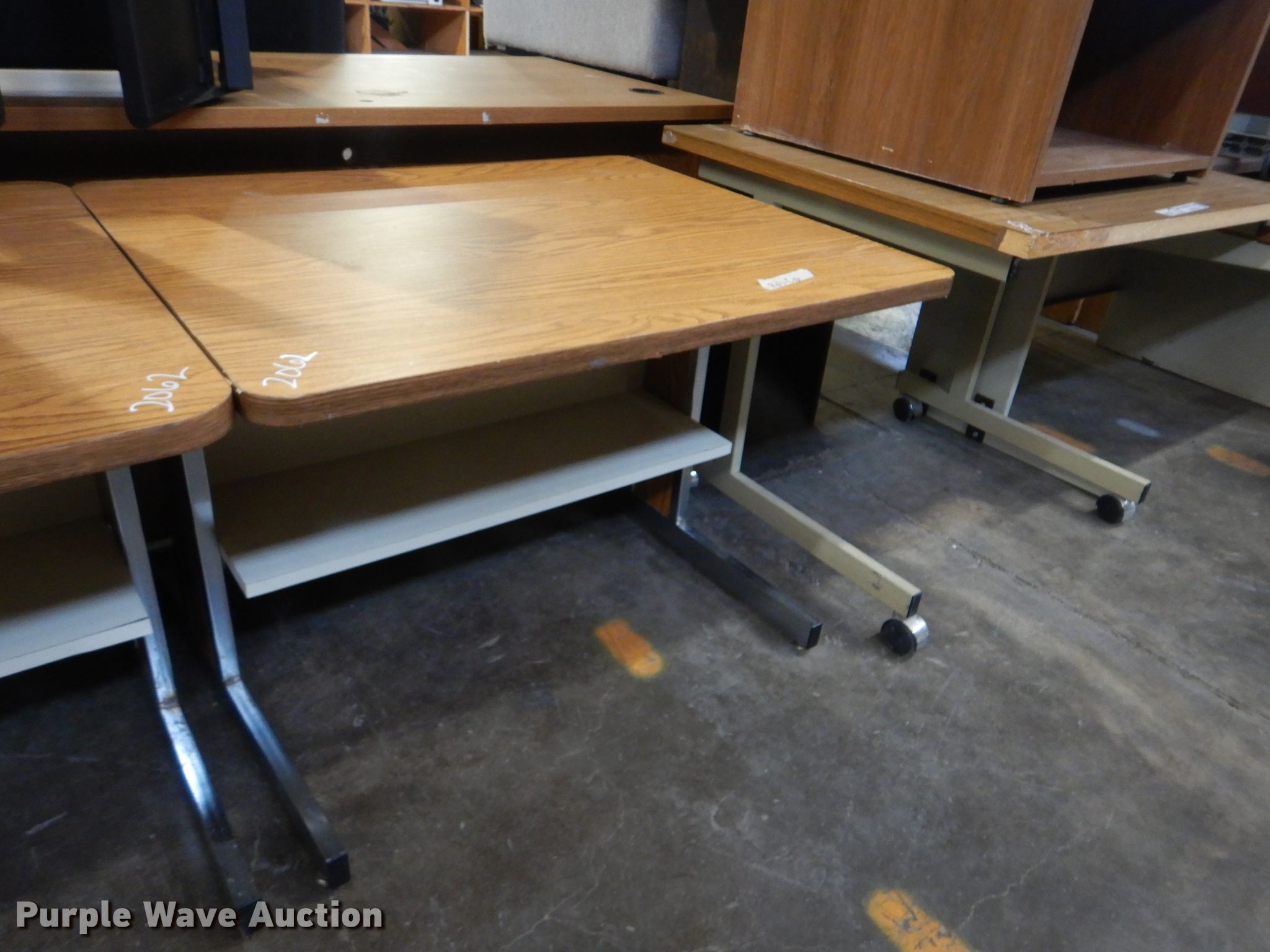 (2) desks in Tulsa, OK Item GO9767 sold Purple Wave
