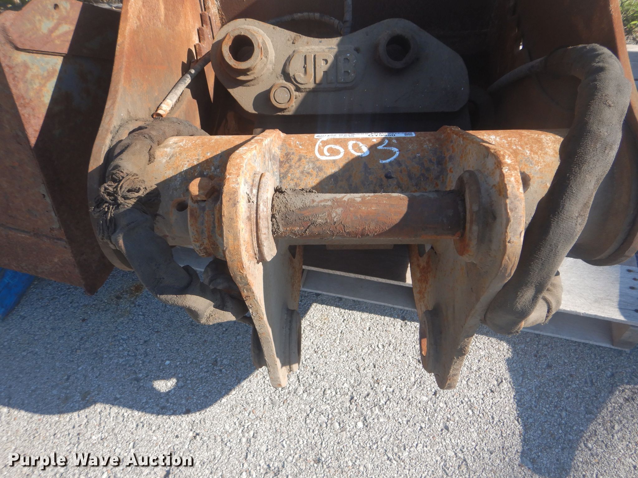Helac clamshell bucket in Tulsa, OK | Item GY9950 sold | Purple Wave