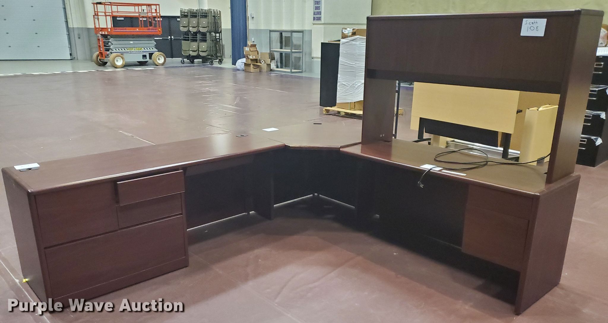 Lshaped office desk in Dodge City, KS Item HK9022 sold Purple Wave