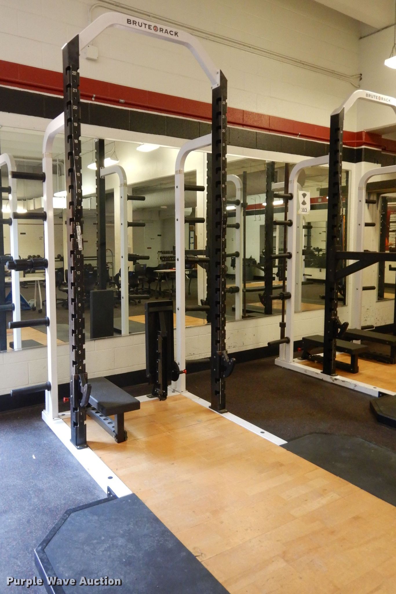 Brute rack in Lawrence, KS | Item HV9281 sold | Purple Wave