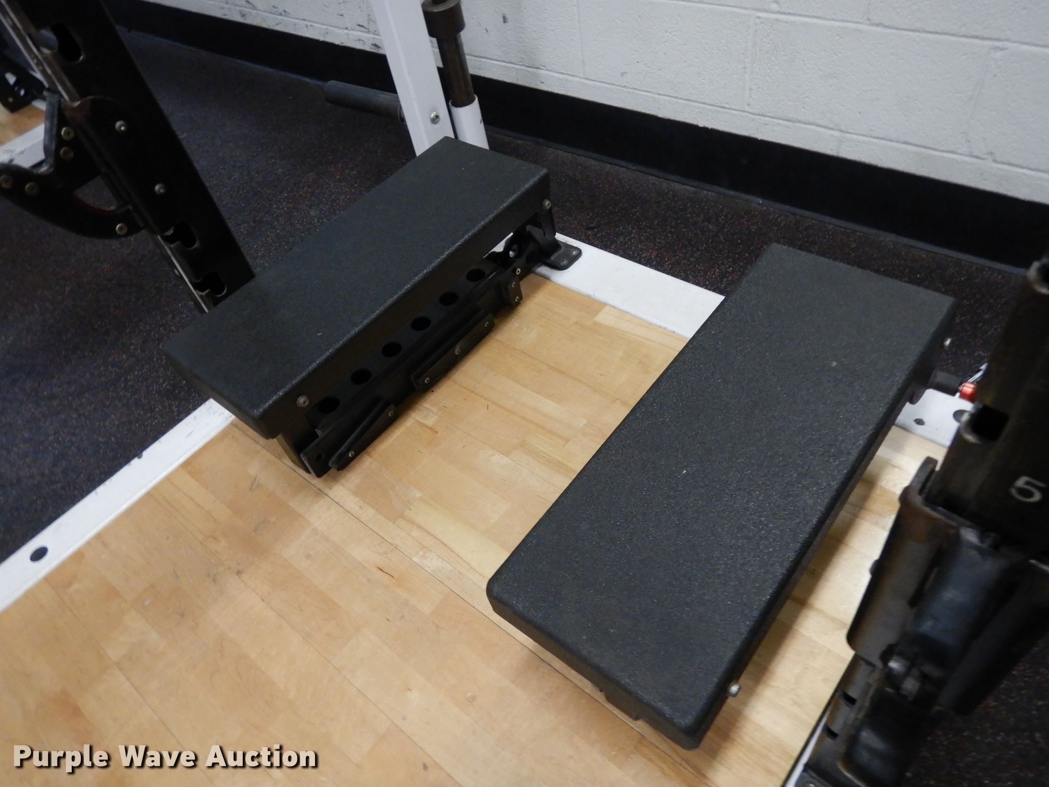 Brute rack in Lawrence, KS | Item HV9284 sold | Purple Wave