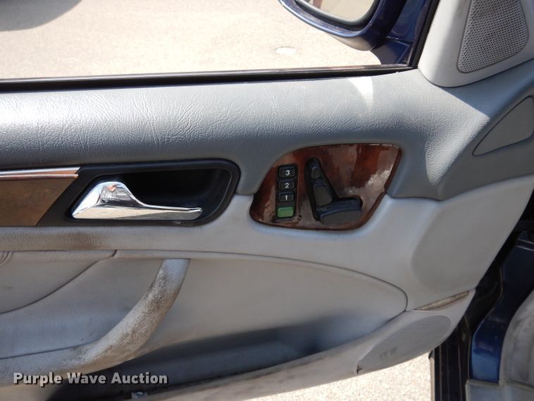 image for item DF4121 2000 Mercedes Benz CLK 320