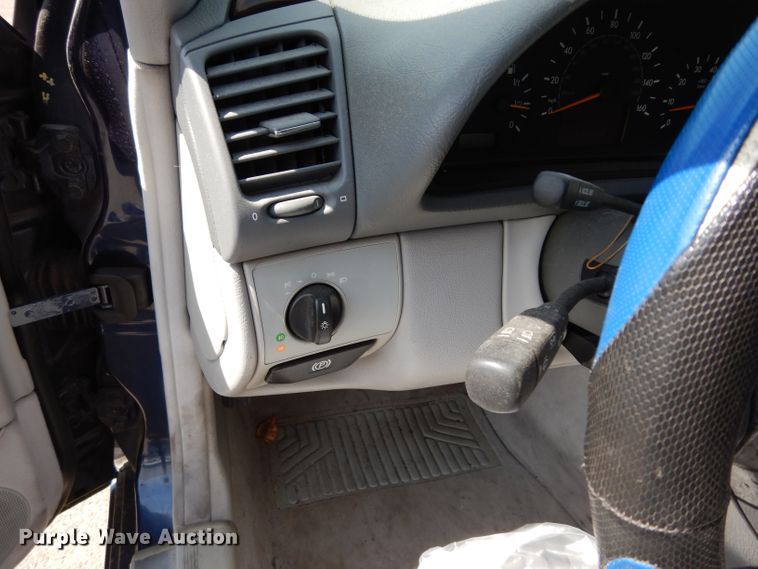 image for item DF4121 2000 Mercedes Benz CLK 320