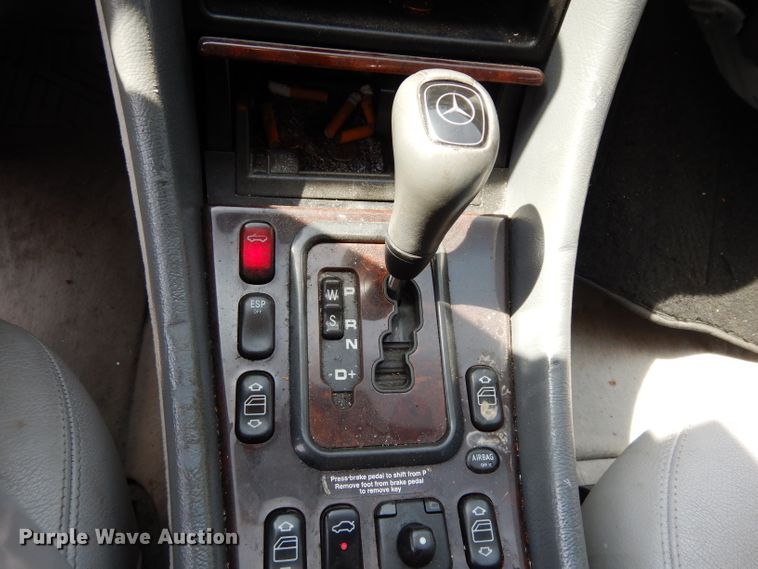 image for item DF4121 2000 Mercedes Benz CLK 320