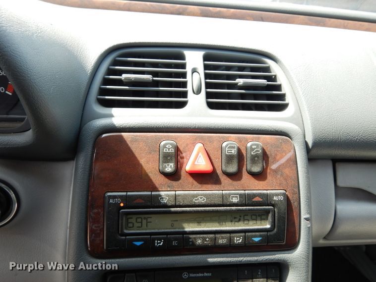 image for item DF4121 2000 Mercedes Benz CLK 320