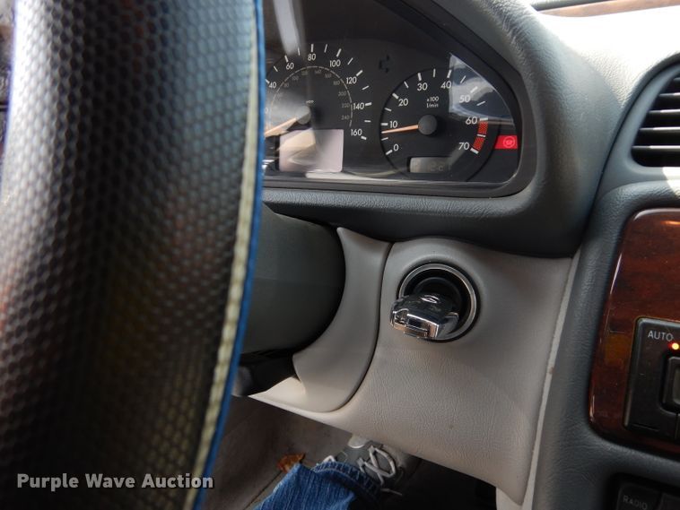 image for item DF4121 2000 Mercedes Benz CLK 320