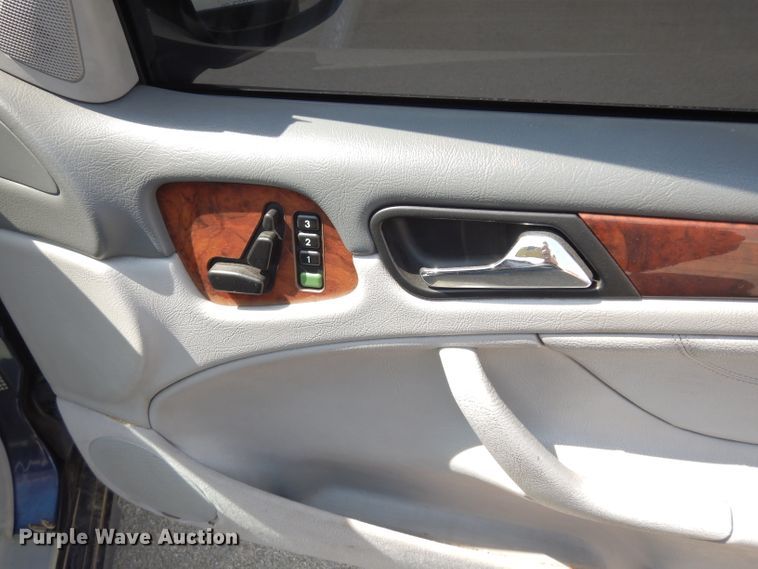 image for item DF4121 2000 Mercedes Benz CLK 320