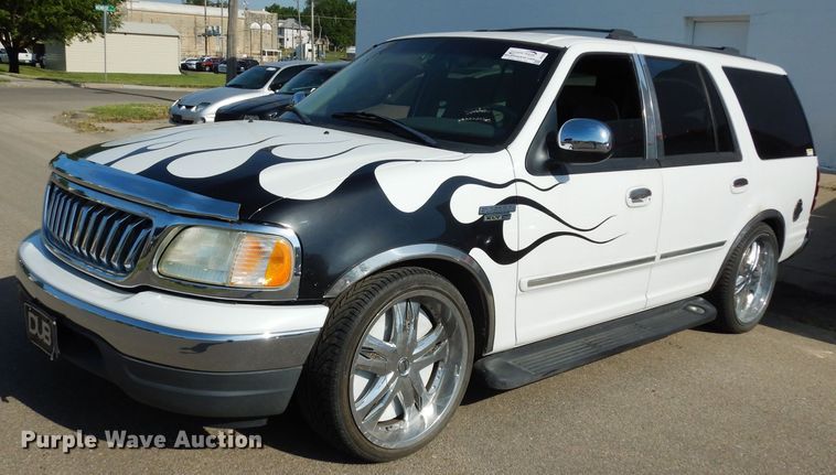 image for item DF4122 2002 Ford Expedition XLT  SUV