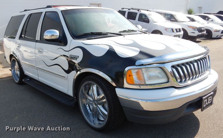 image for item DF4122 2002 Ford Expedition XLT  SUV