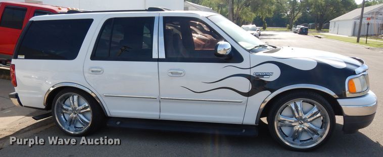 image for item DF4122 2002 Ford Expedition XLT  SUV