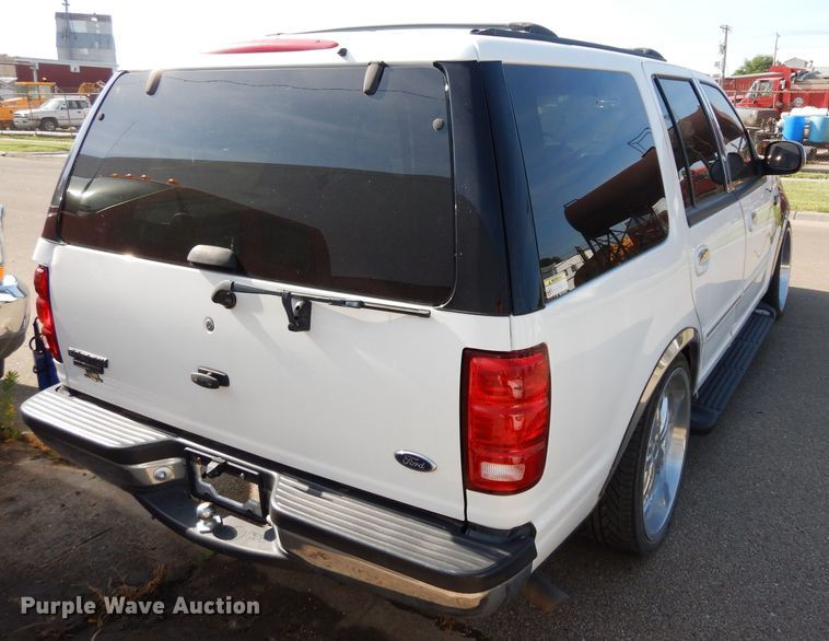 image for item DF4122 2002 Ford Expedition XLT  SUV