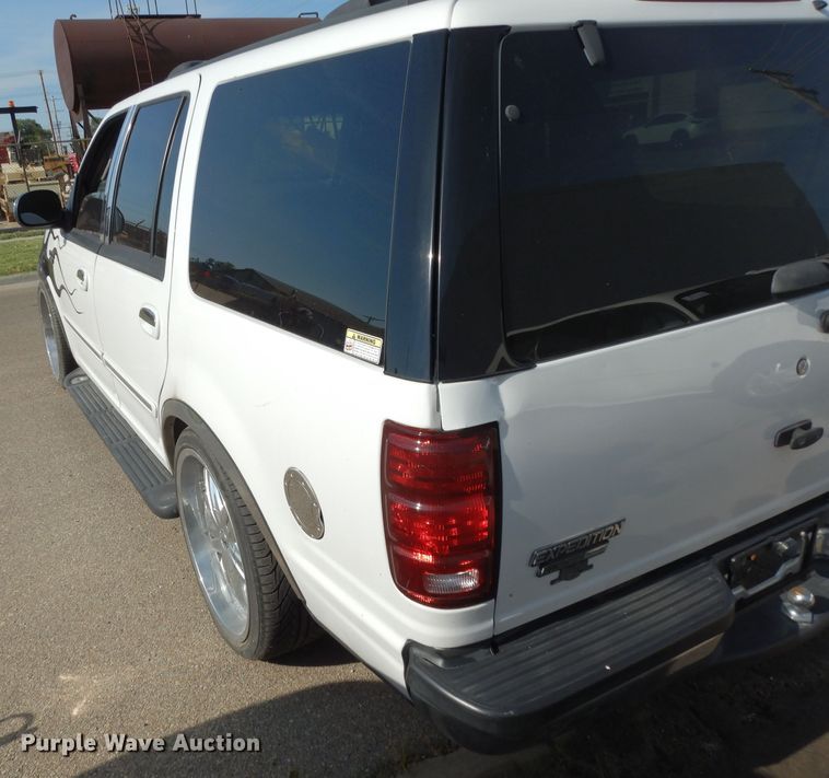 image for item DF4122 2002 Ford Expedition XLT  SUV