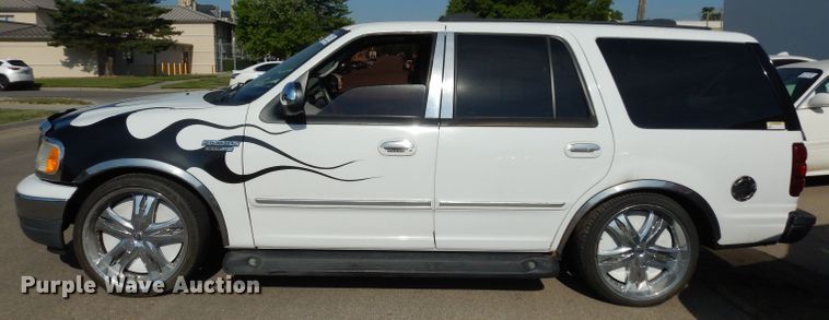 image for item DF4122 2002 Ford Expedition XLT  SUV