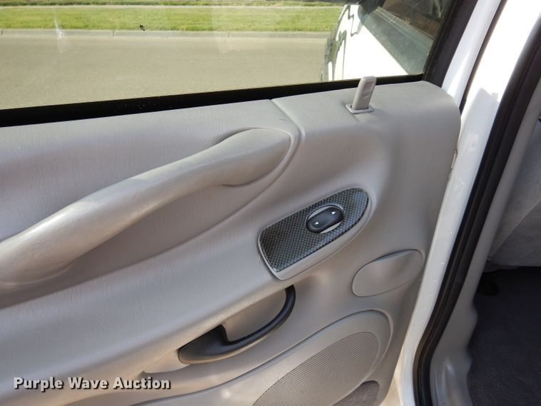 image for item DF4122 2002 Ford Expedition XLT  SUV