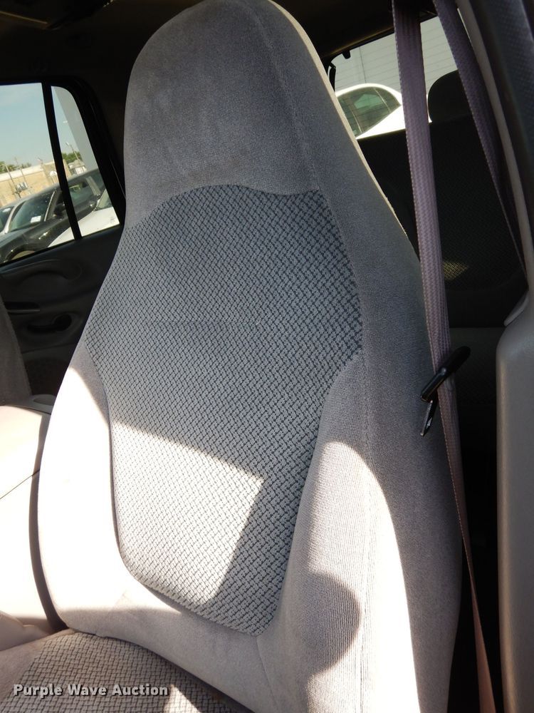 image for item DF4122 2002 Ford Expedition XLT  SUV