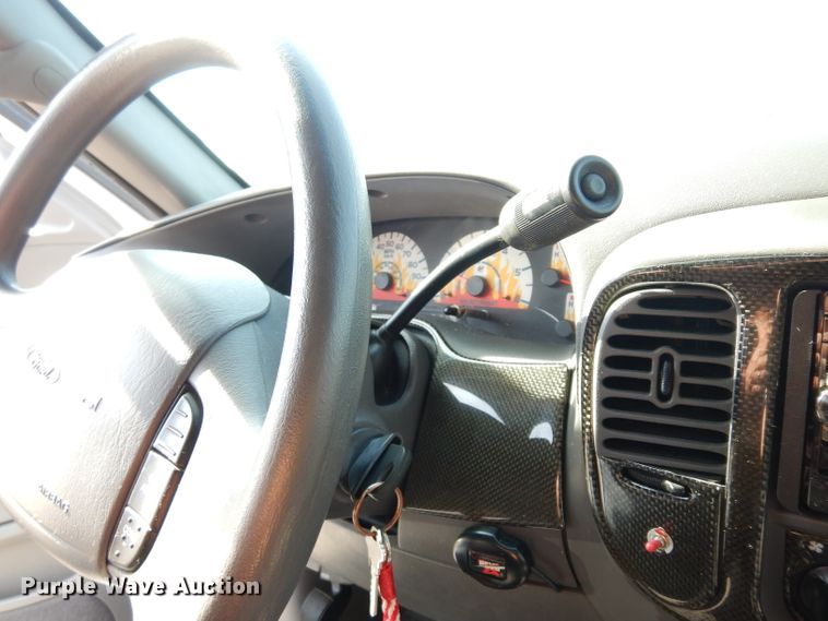 image for item DF4122 2002 Ford Expedition XLT  SUV