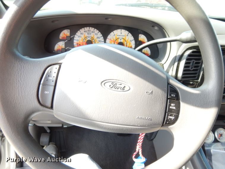 image for item DF4122 2002 Ford Expedition XLT  SUV