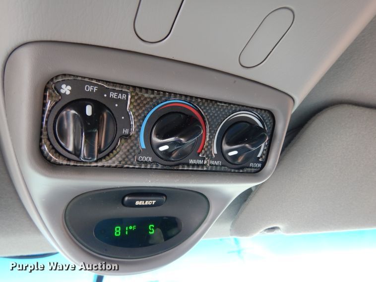 image for item DF4122 2002 Ford Expedition XLT  SUV