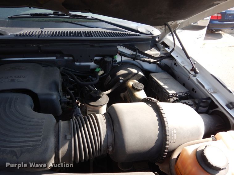 image for item DF4122 2002 Ford Expedition XLT  SUV