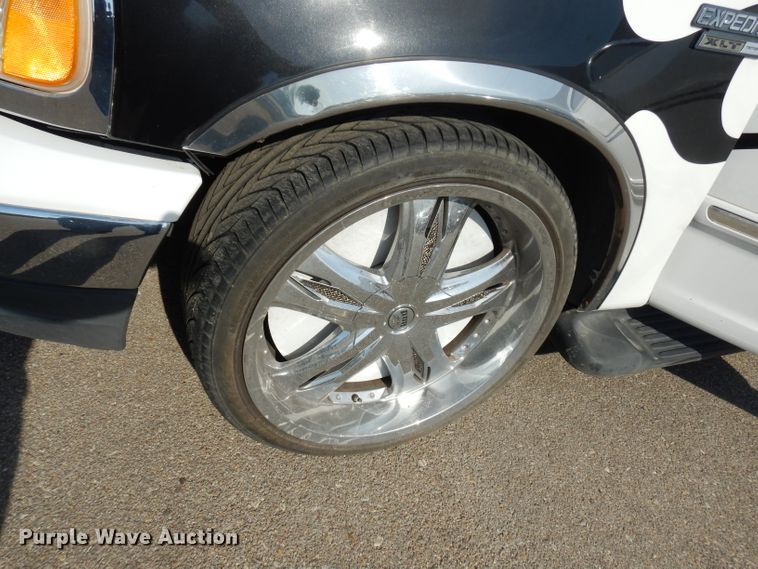 image for item DF4122 2002 Ford Expedition XLT  SUV