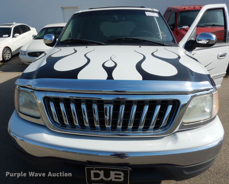 image for item DF4122 2002 Ford Expedition XLT  SUV