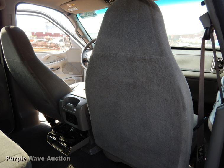 image for item DF4122 2002 Ford Expedition XLT  SUV