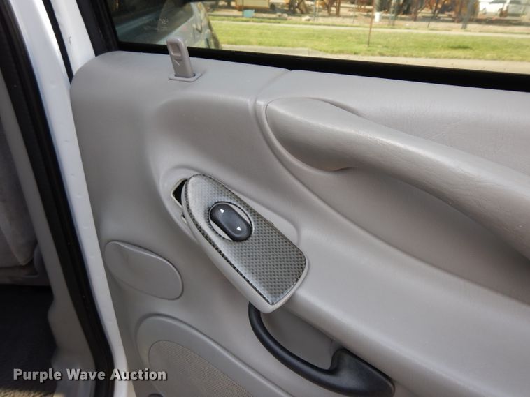 image for item DF4122 2002 Ford Expedition XLT  SUV