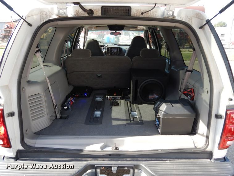 image for item DF4122 2002 Ford Expedition XLT  SUV