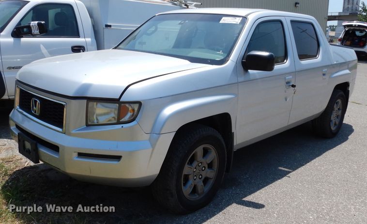 image for item DJ4252 2007 Honda Ridgeline  Crew Cab pickup truck