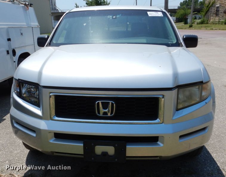 image for item DJ4252 2007 Honda Ridgeline  Crew Cab pickup truck