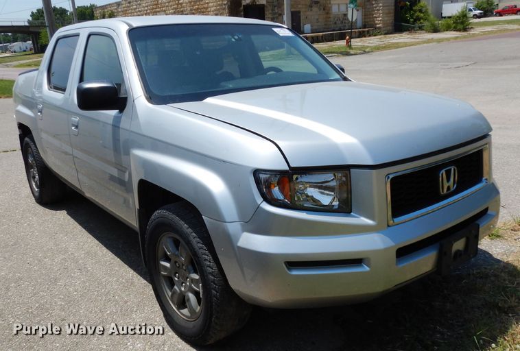 image for item DJ4252 2007 Honda Ridgeline  Crew Cab pickup truck
