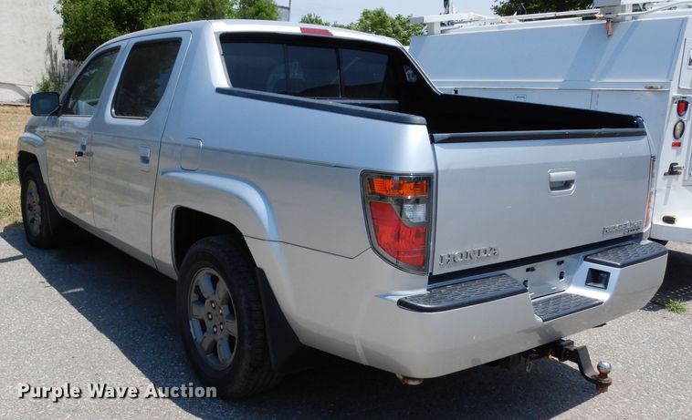 image for item DJ4252 2007 Honda Ridgeline  Crew Cab pickup truck