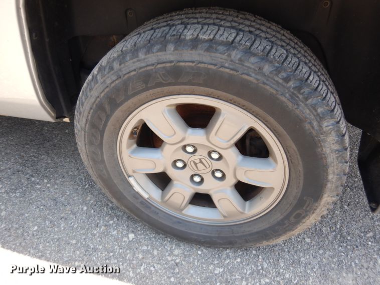 image for item DJ4252 2007 Honda Ridgeline  Crew Cab pickup truck