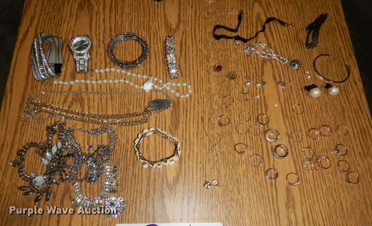 image for item HV9290 Costume jewelry