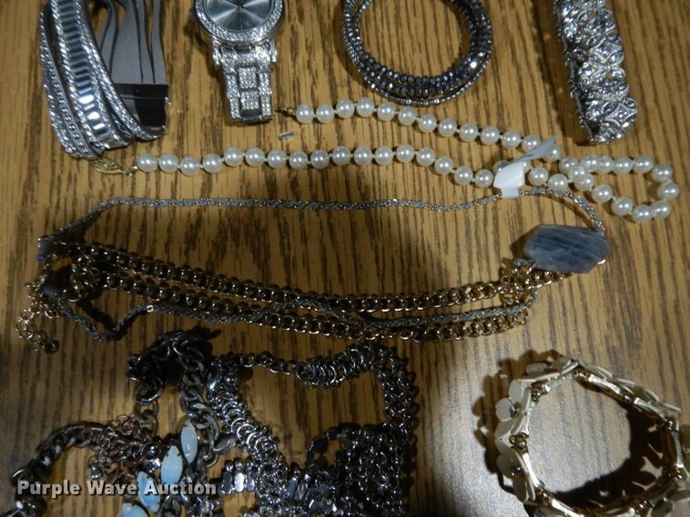 image for item HV9290 Costume jewelry