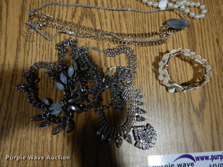 image for item HV9290 Costume jewelry